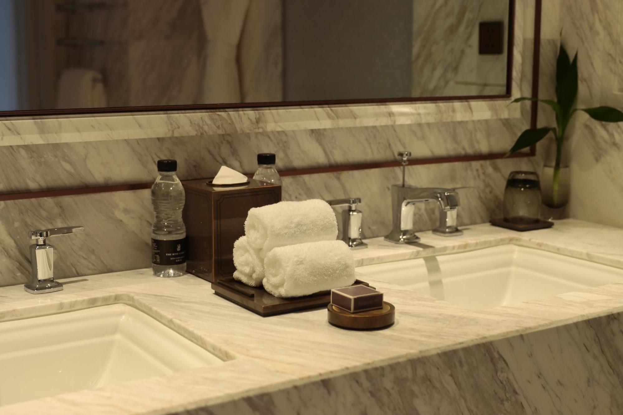 The Ritz-carlton, Hotel